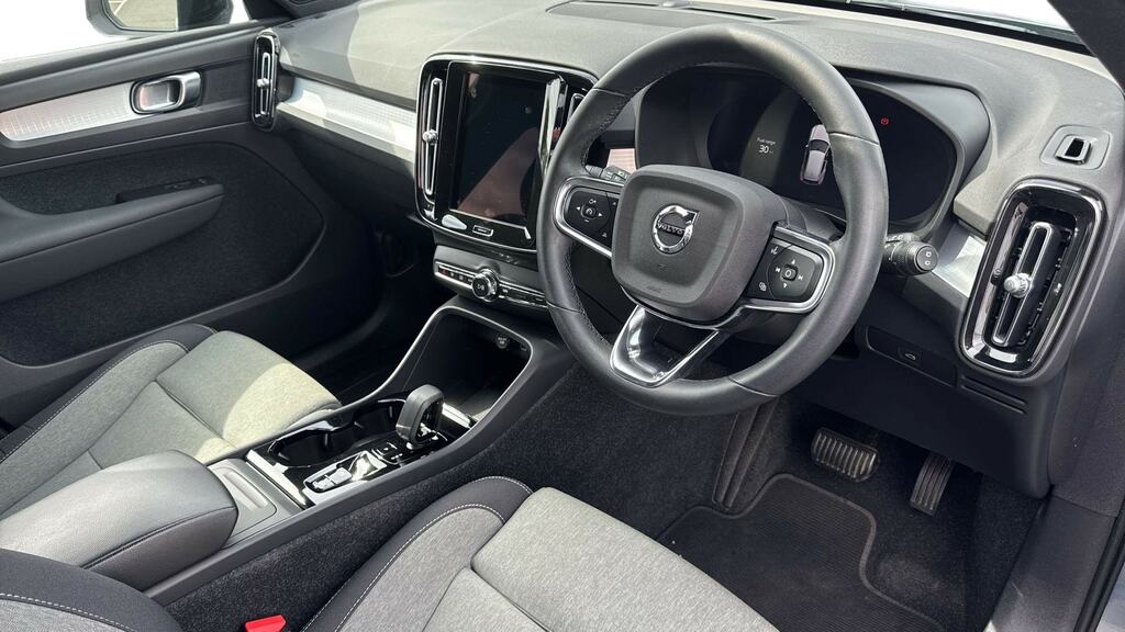 Volvo XC40 2.0 B3p Plus Dark Grey #5