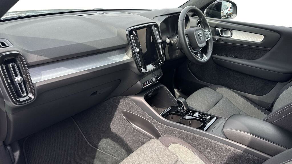 Volvo XC40 2.0 B3p Plus Dark Grey #4