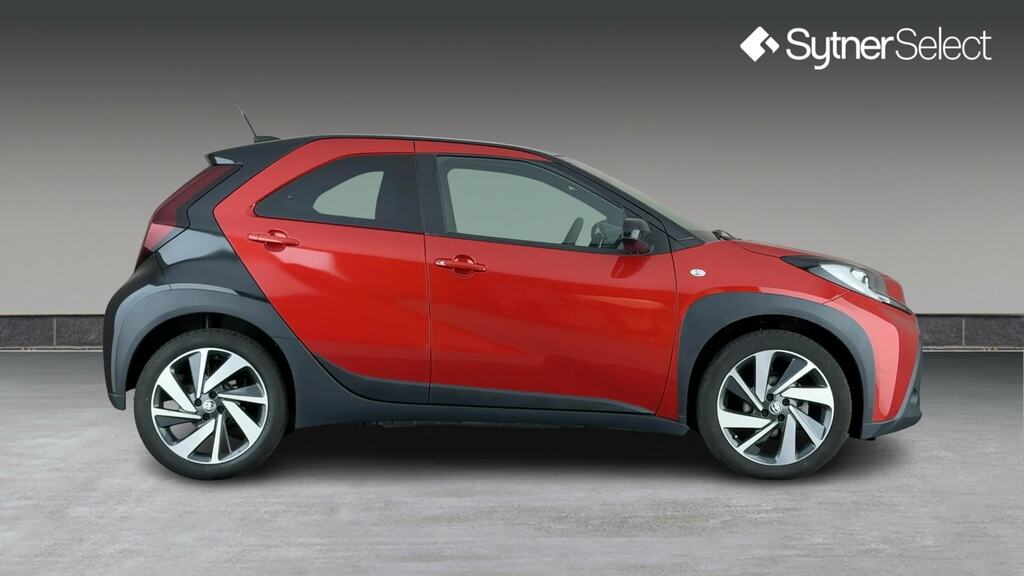 Toyota Aygo X 1.0 Vvt-i Edge BL23VLV Red #3