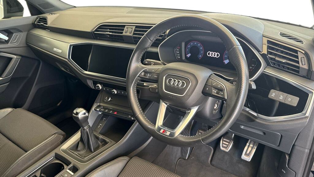 Audi Q3 35 Tfsi S Line Black #6