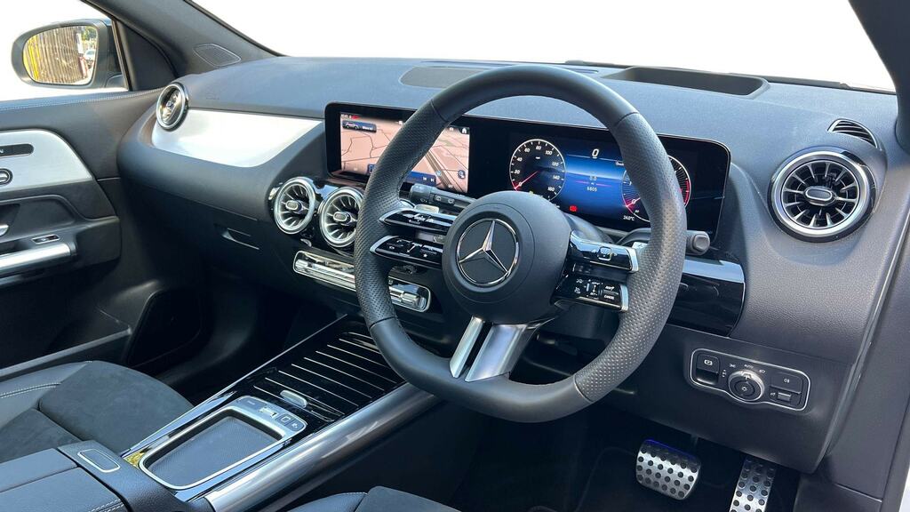 Mercedes-Benz GLA Class Gla 220D 4Matic Amg Line Premium Plus KR25ZYU White #3