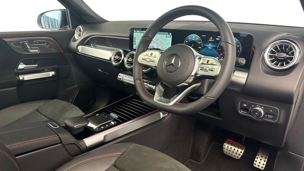 Mercedes-Benz GLB Class Glb 200 Amg Line Premium Night Ed 7G-tronic White #3