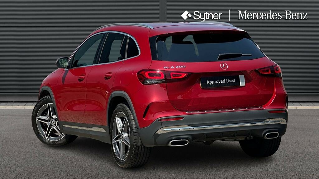 Mercedes-Benz GLA Class Gla 200 Amg Line Red #2