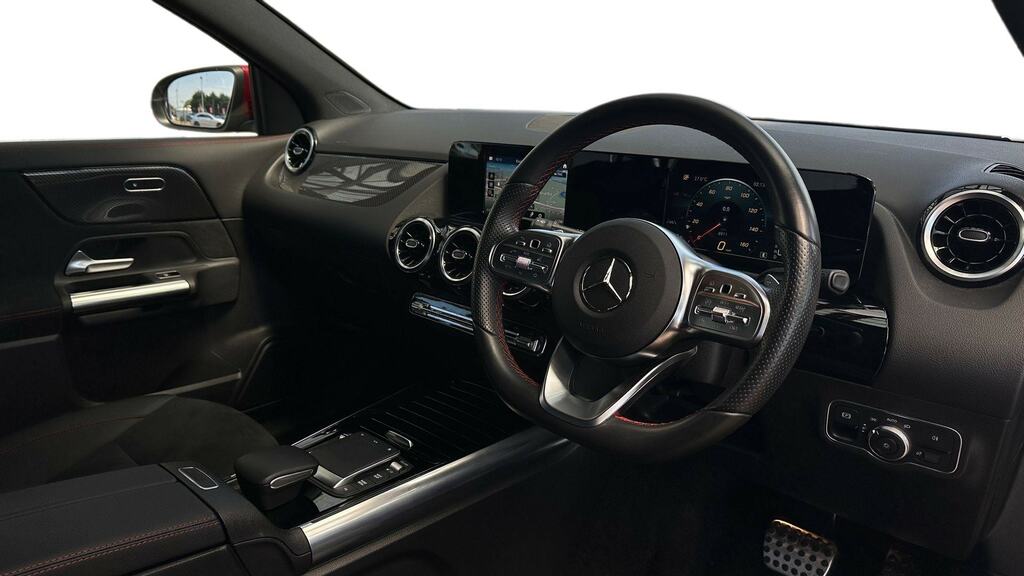 Mercedes-Benz GLA Class Gla 200 Amg Line Red #3