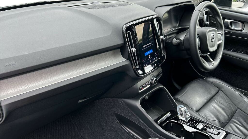 Volvo XC40 2.0 B4p Ultimate Dark ME72DPF White #4
