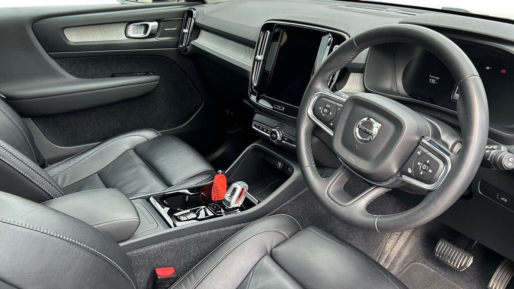 Volvo XC40 2.0 B4p Ultimate Dark ME72DPF White #5