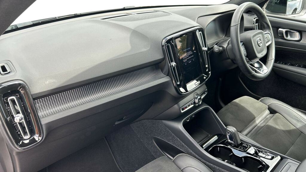 Volvo XC40 1.5 T3 163 R Design Geartronic DE22AOM White #4