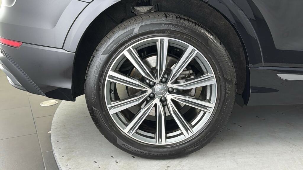 Audi Q8 55 Tfsi Quattro S Line Tiptronic Black #5