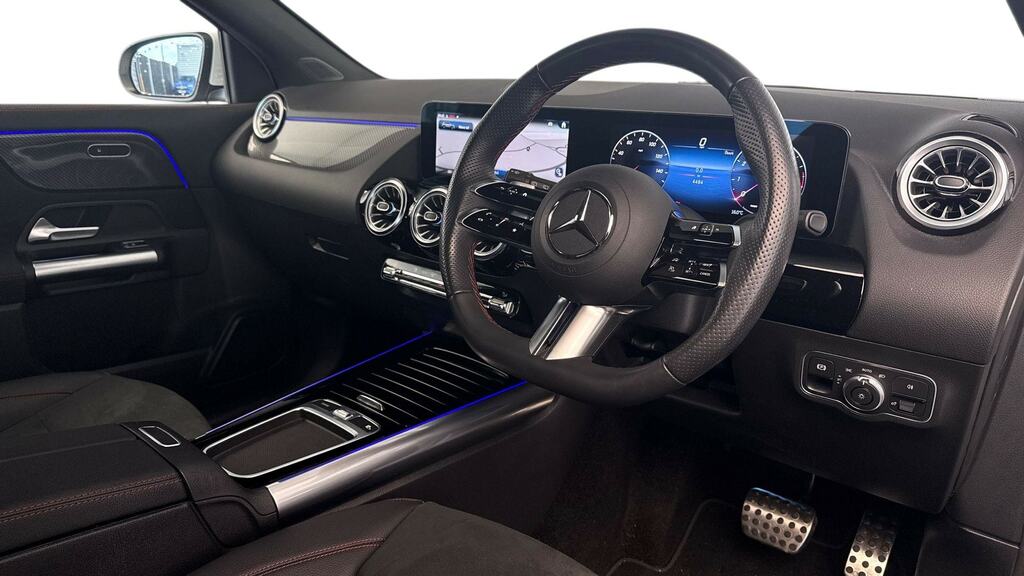 Mercedes-Benz GLA Class Gla 200 Amg Line Executive White #3