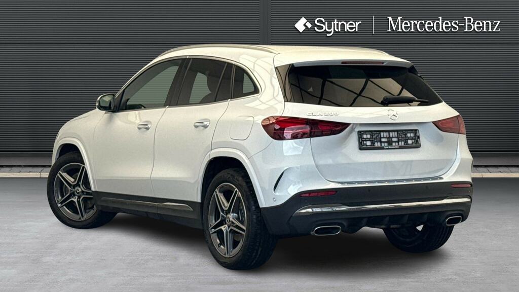 Mercedes-Benz GLA Class Gla 200 Amg Line Executive White #2