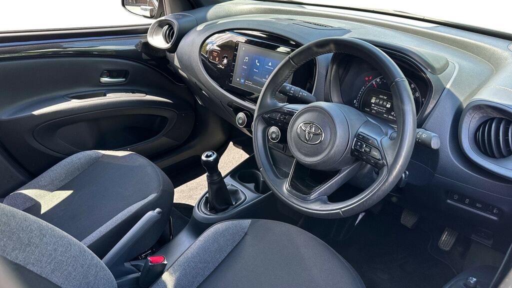 Toyota Aygo X 1.0 Vvt-i Pure ND24FFN Black #3