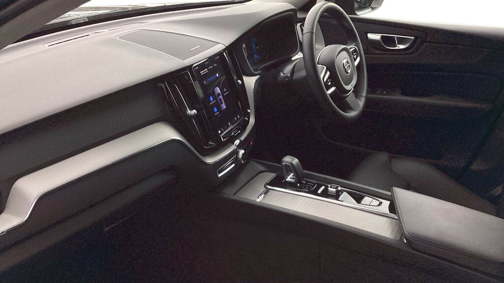 Volvo XC60 2.0 B5p Plus Dark Awd Geartronic RE73EKF Black #4