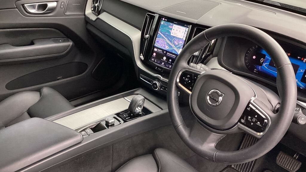 Volvo XC60 2.0 B5p Plus Dark Awd Geartronic RE73EKF Black #5