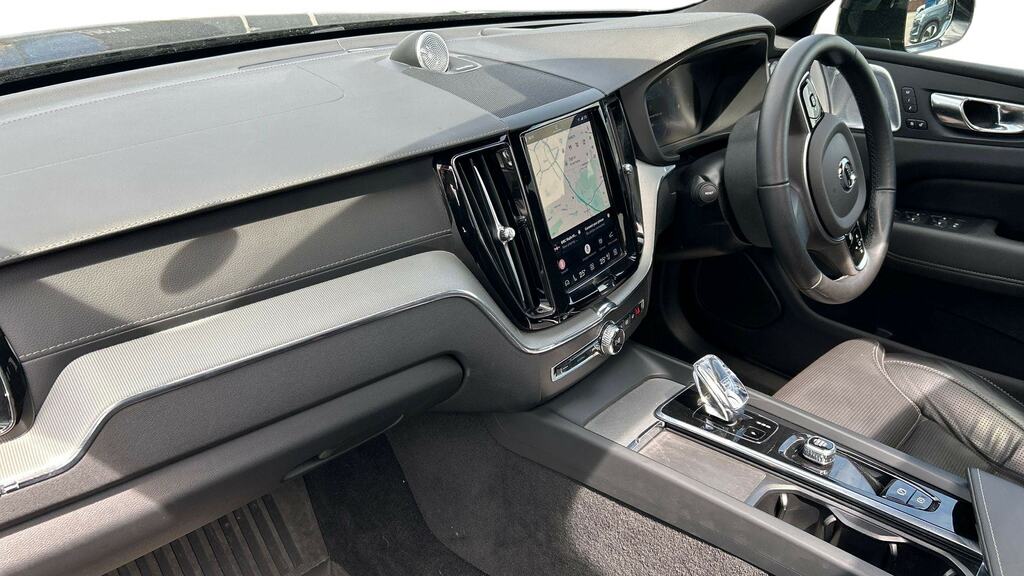 Volvo XC60 2.0 B5p Ultra Black Edition Awd Geartronic MA25FWE Black #4