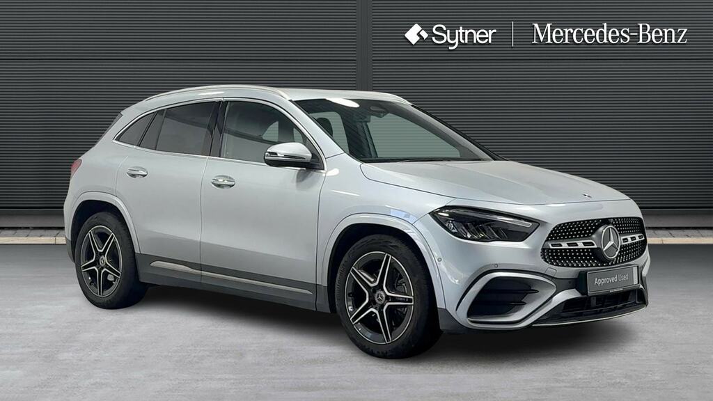 Mercedes-Benz GLA Class Gla 200 Amg Line Executive Silver