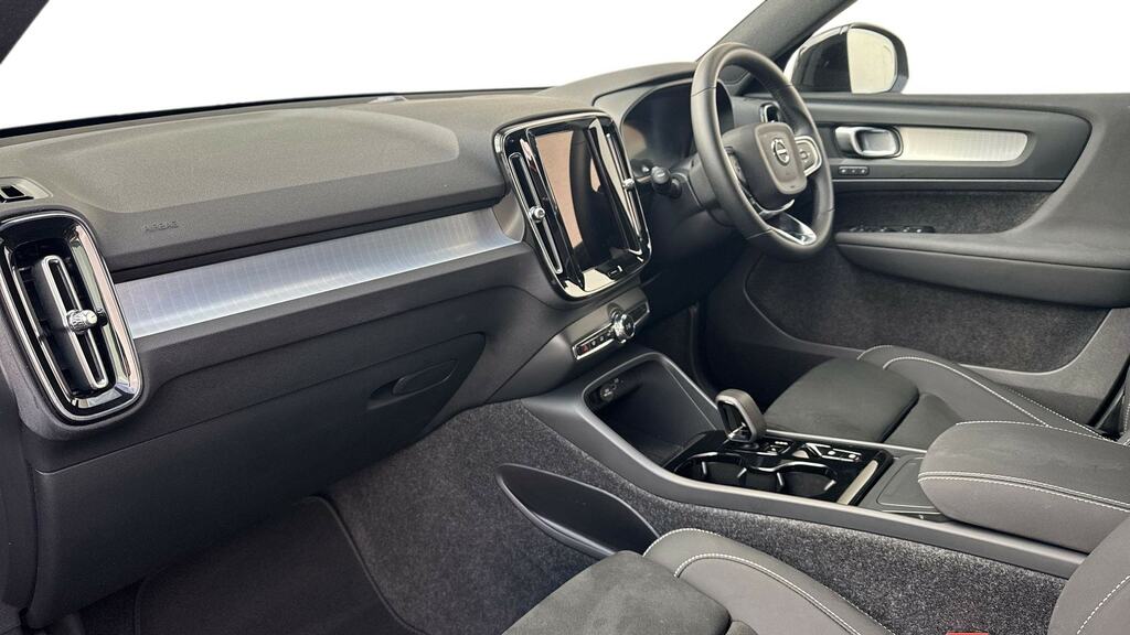 Volvo XC40 2.0 B4p Plus Black Edition DF75YKD Black #4