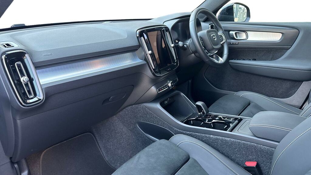 Volvo XC40 2.0 B3p Plus Black Edition MJ75JLX Black #4