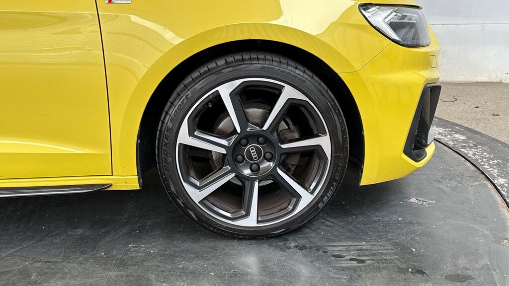 Audi A1 35 Tfsi Black Edition S Tronic YA72TTF Yellow #5