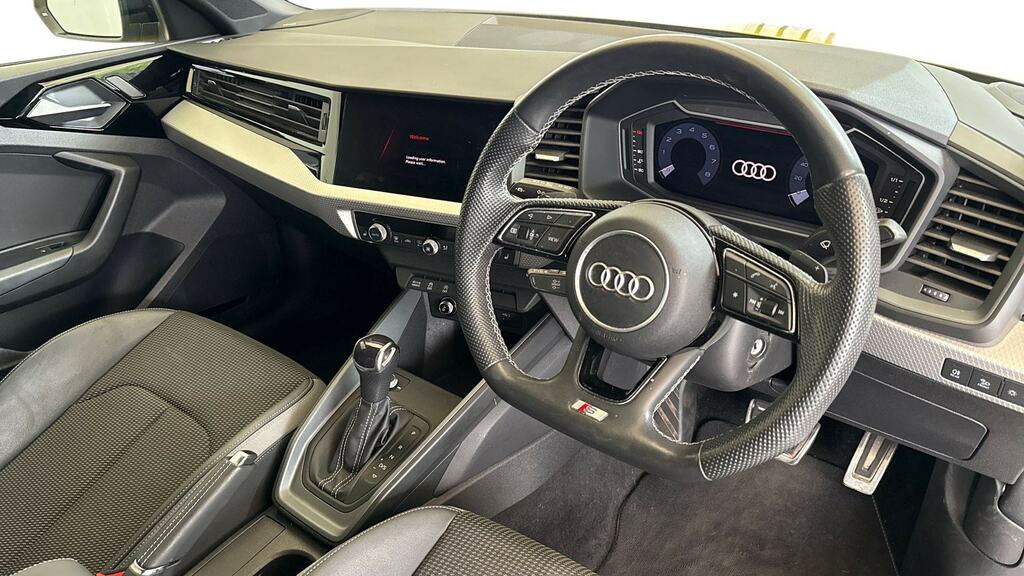 Audi A1 35 Tfsi Black Edition S Tronic YA72TTF Yellow #6