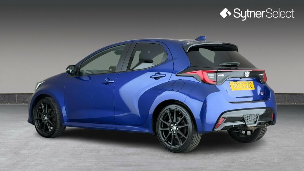 Toyota Yaris 1.5 Hybrid Gr Sport Cvt Bi-tone KO73GZC Red #2