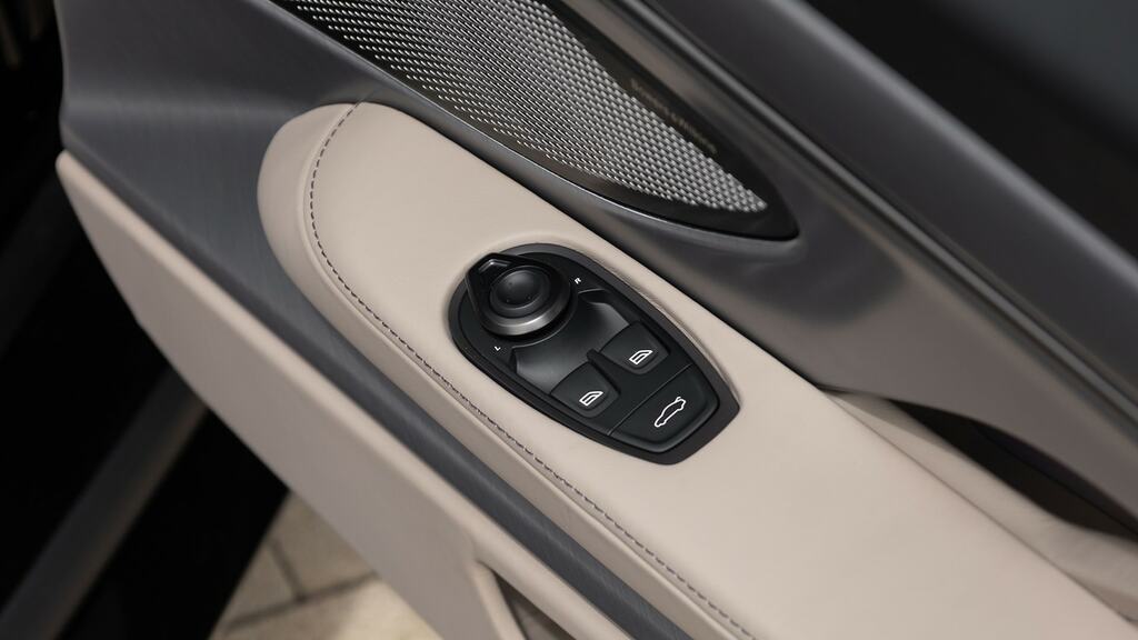 Aston Martin Vanquish Volante Black #57