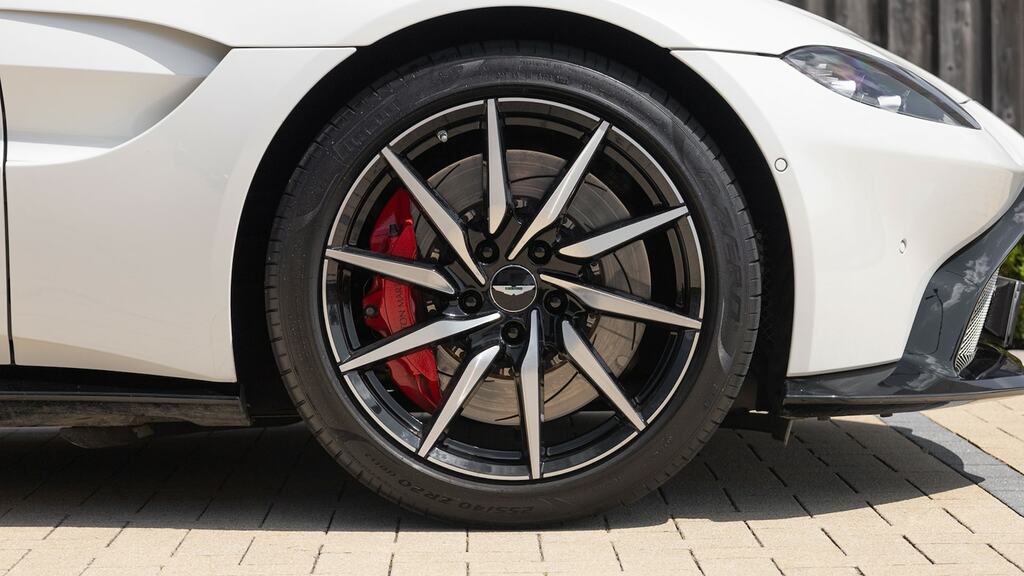 Aston Martin V8 Zf 8 Speed White #4
