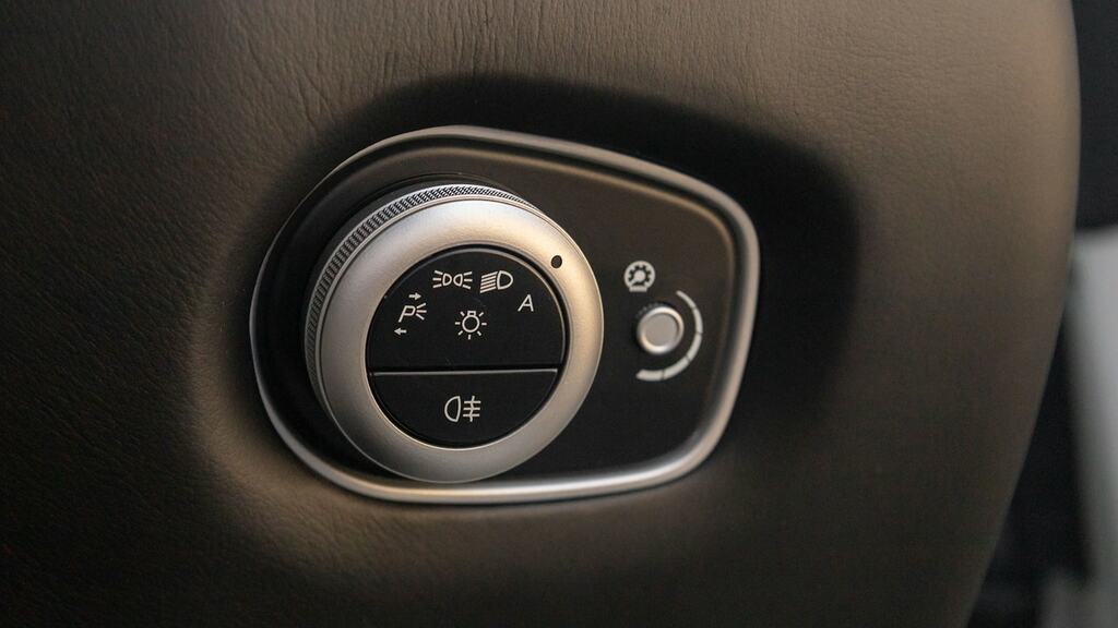Aston Martin V8 Zf 8 Speed Silver #66