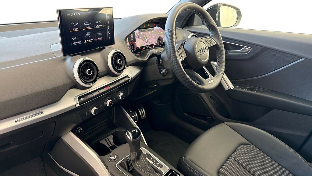 Audi Q2 35 Tfsi S Line S Tronic Tech Black #2