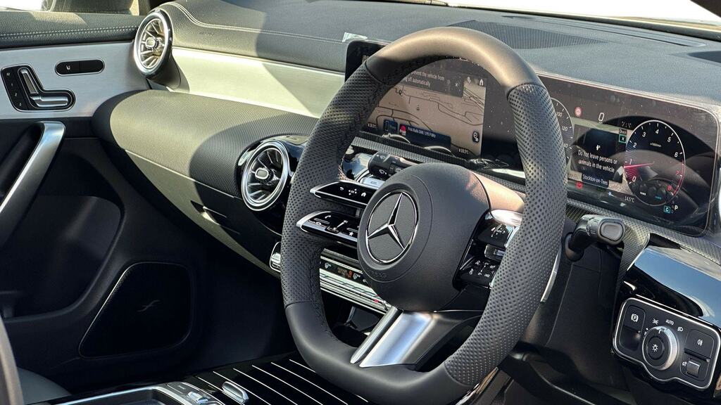 Mercedes-Benz CLA Class Cla 200 Amg Line Premium Plus Tip Grey #3