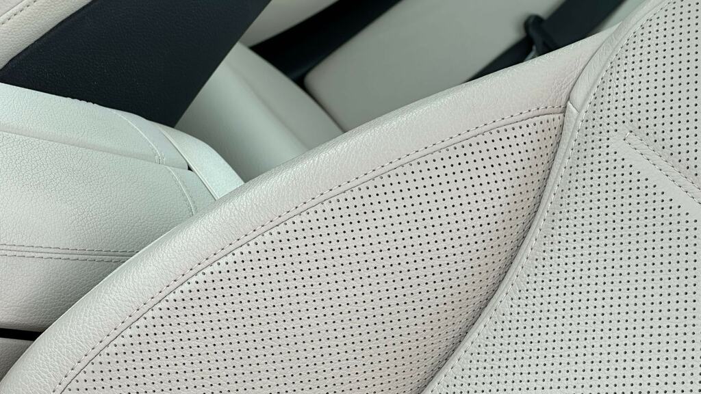 Mercedes-Benz C Class C300d Amg Line Premium Plus 9G-tronic White #24