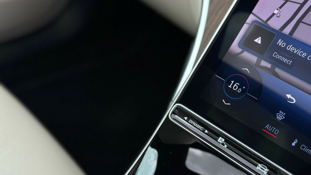 Mercedes-Benz C Class C300d Amg Line Premium Plus 9G-tronic White #23