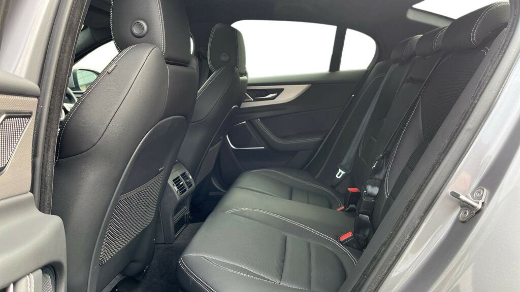 Jaguar XE 2.0 P300 Sport Awd Grey #4