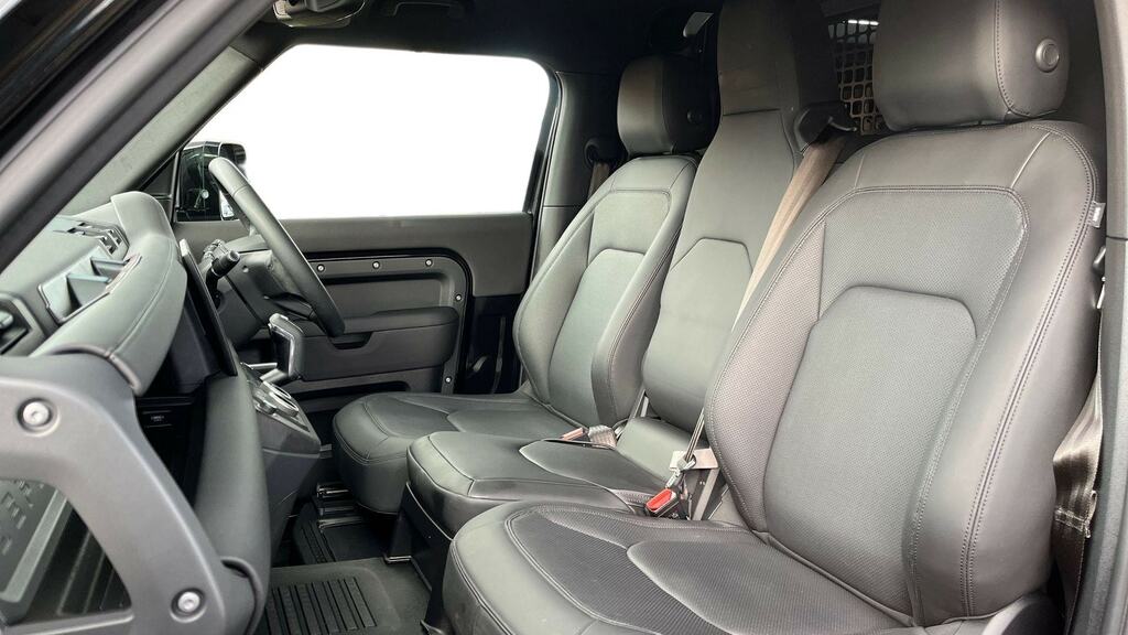 Land Rover Defender 90 3.0 D250 Hard Top X-dynamic Se 3 Seat Black #4