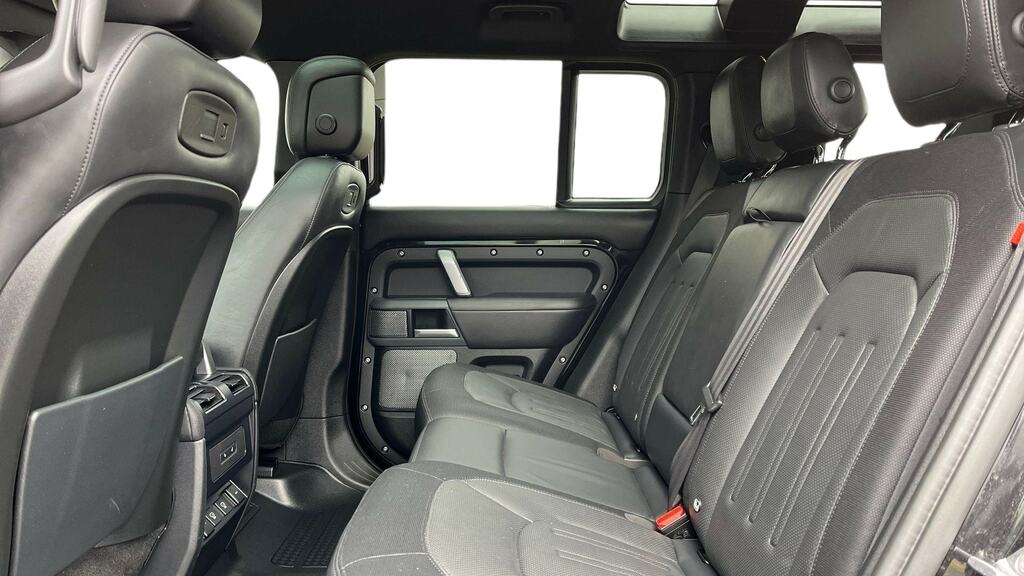 Land Rover Defender 110 3.0 D300 X-dynamic Hse 110 Black #4