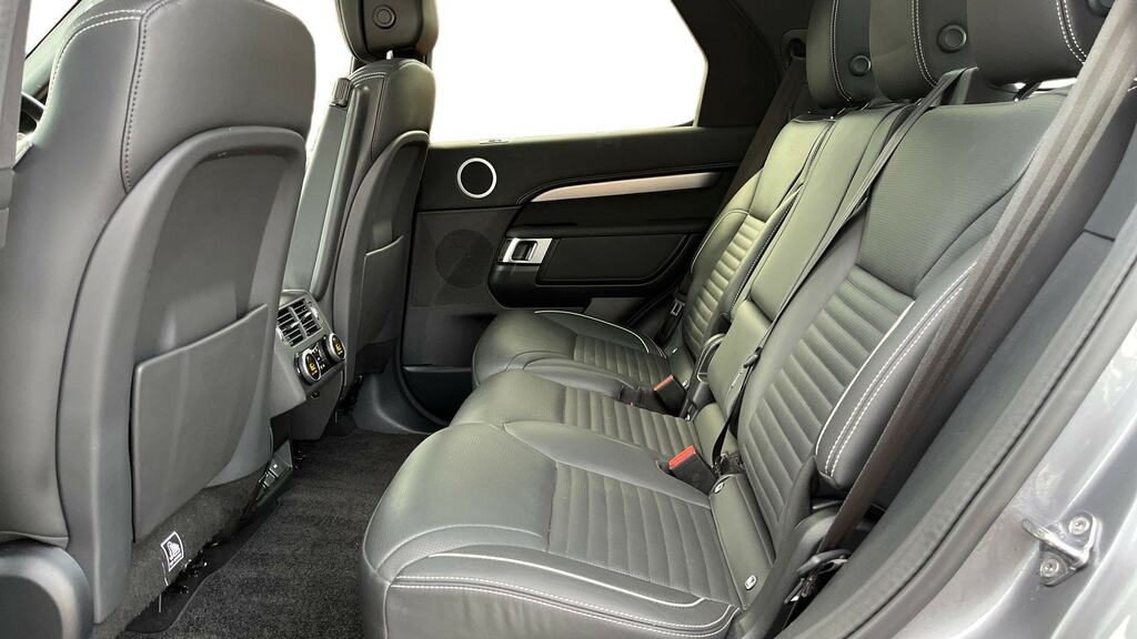 Land Rover Discovery 3.0 D300 Dynamic Hse Grey #4
