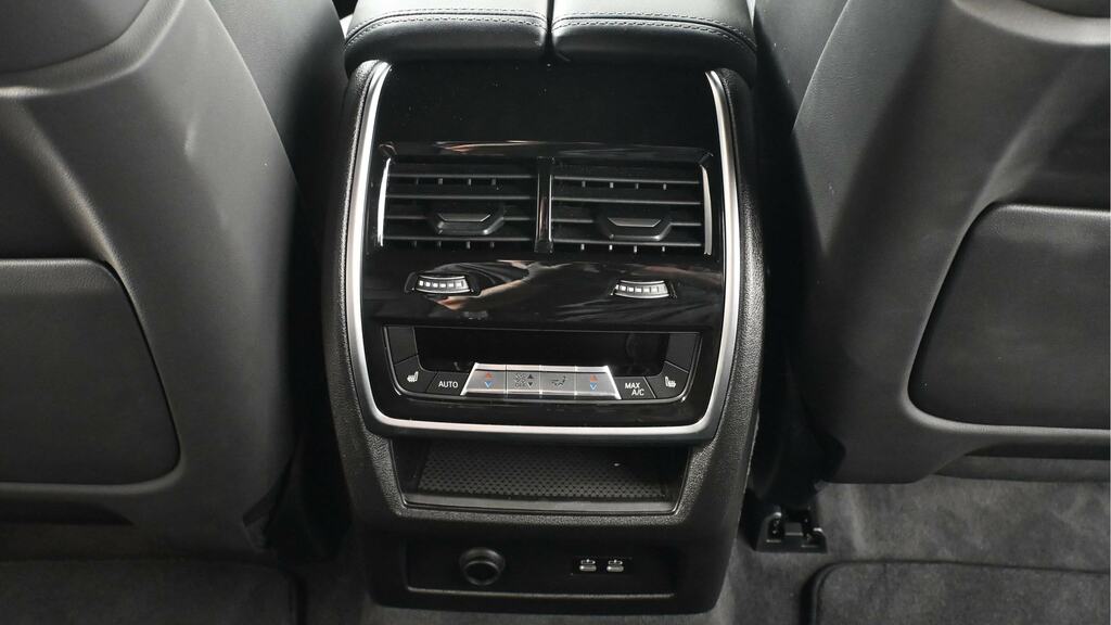 BMW XM 5dr Auto Black #32