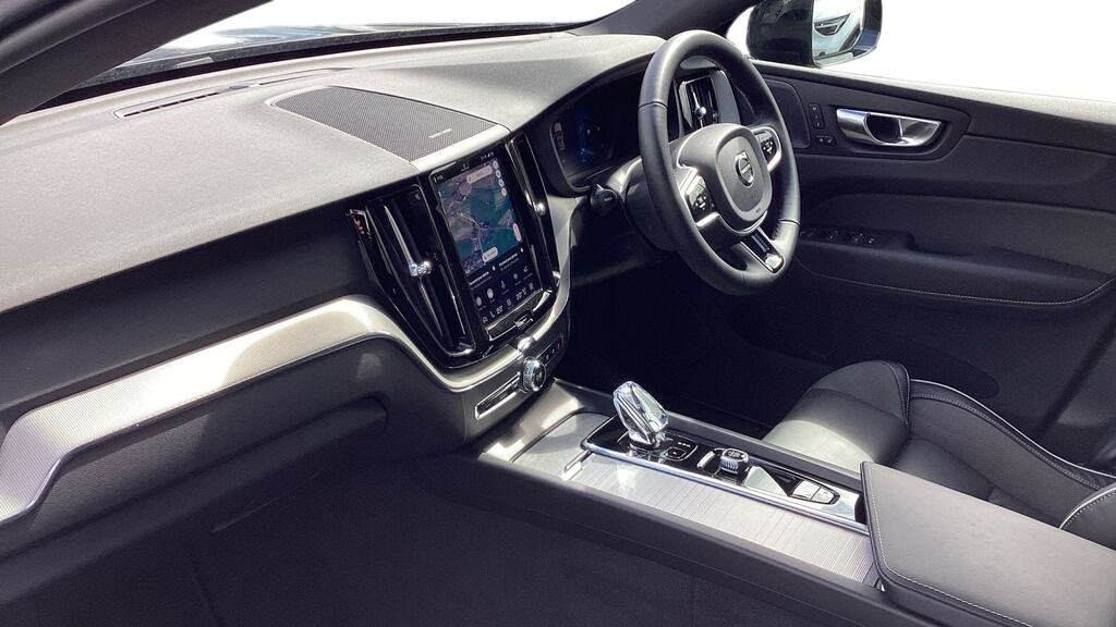 Volvo XC60 2.0 B5p Plus Black Edition Awd Geartronic WF25DHK Black #4