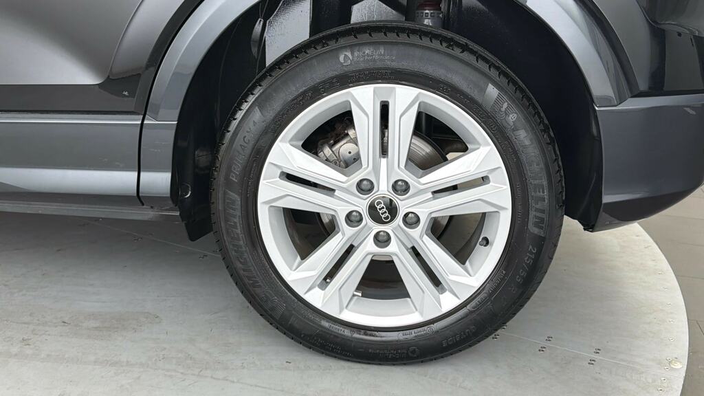 Audi Q2 35 Tfsi Sport S Tronic Cs Black #5