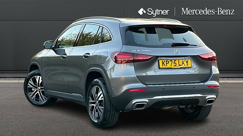 Mercedes-Benz GLA Class Gla 200D Sport Executive Grey #2