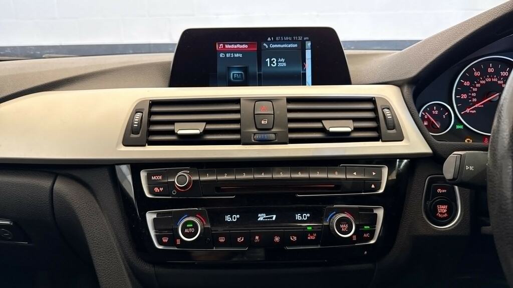 BMW 3 Series 320I Se Blue #4