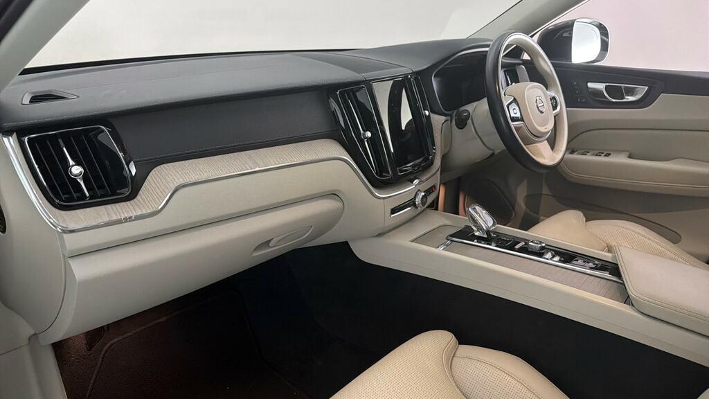 Volvo XC60 2.0 B5p 250 R Design Awd Geartronic  #11