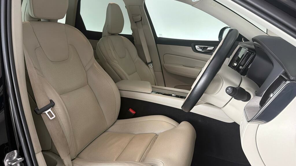 Volvo XC60 2.0 B5p 250 R Design Awd Geartronic  #10