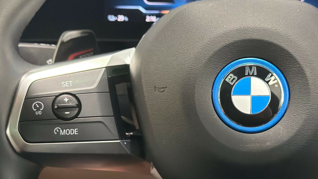 BMW iX2 230Kw Xdrive30 M Sport 65Kwh 2024 Red #17