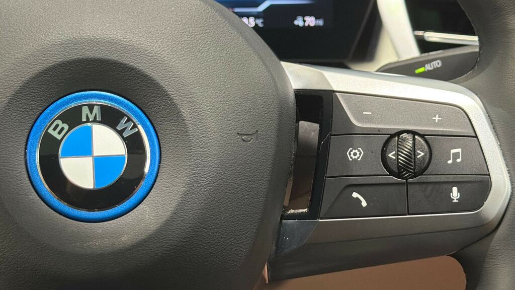BMW iX2 230Kw Xdrive30 M Sport 65Kwh 2024 Red #18