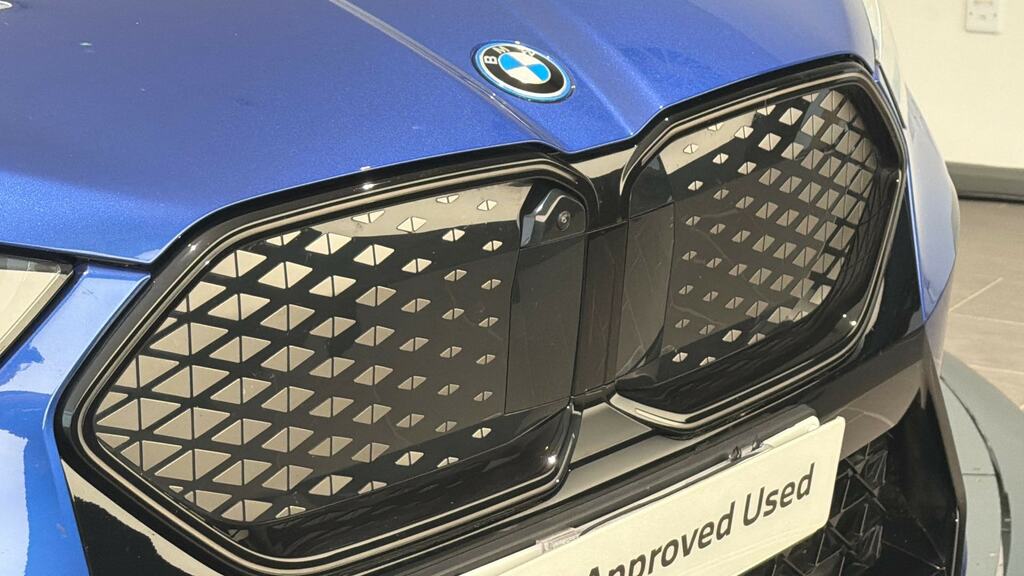 BMW iX2 230Kw Xdrive30 M Sport 65Kwh 2024 Red #24