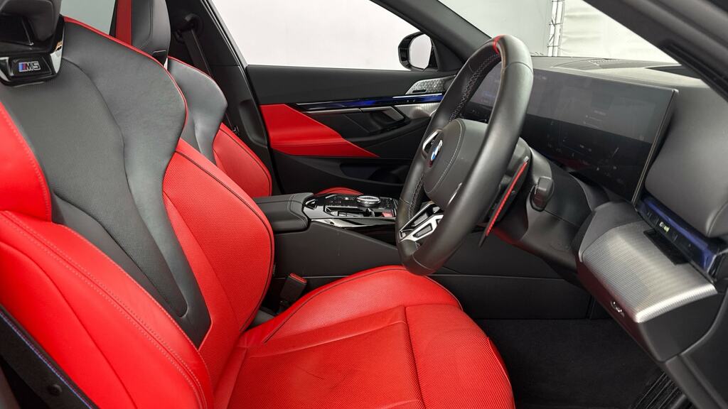 BMW M5 2025 4.4 22.1Kwh Saloon Plug-in Hybrid Blue #11