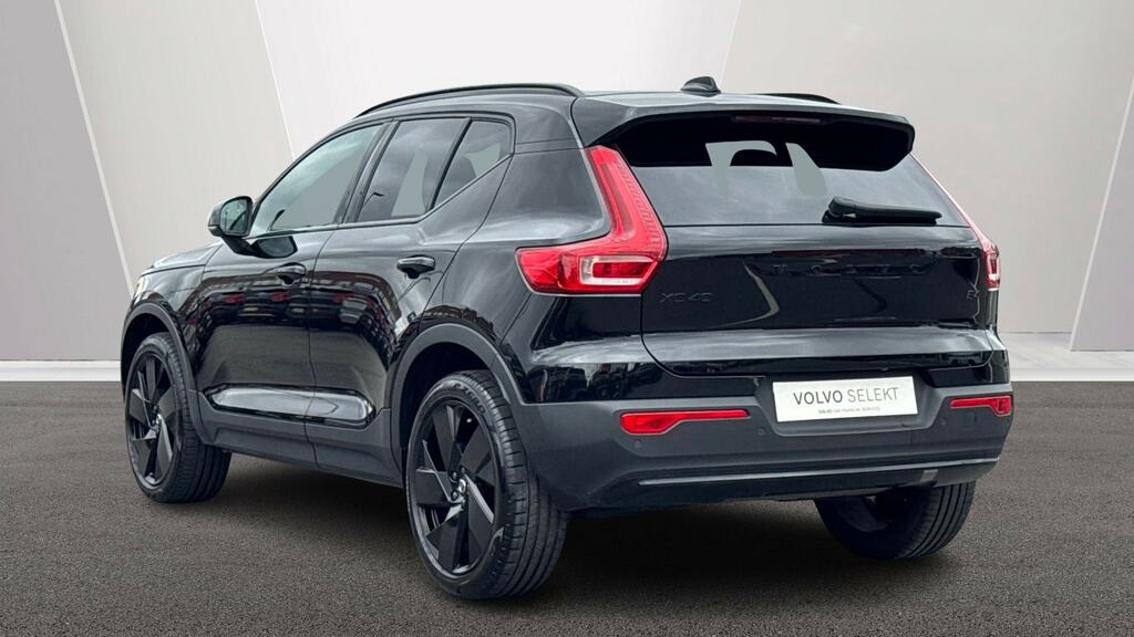 Volvo XC40 2.0 B4p Plus Black Edition YF74RVX Black #2