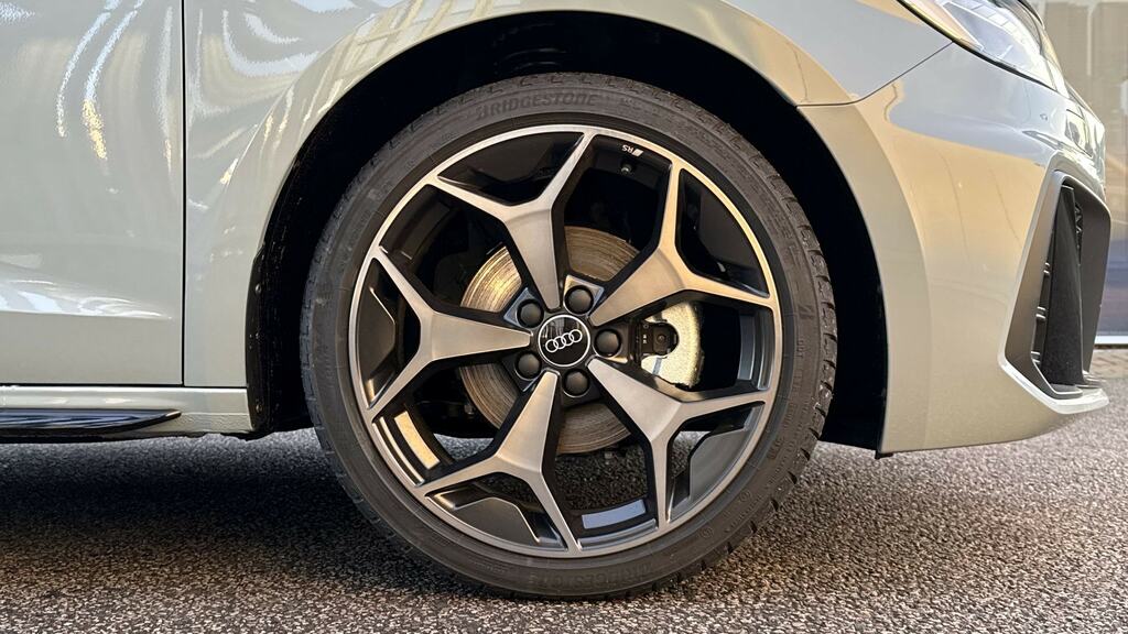 Audi A1 35 Tfsi Black Edition S Tronic YE75HPP Grey #5