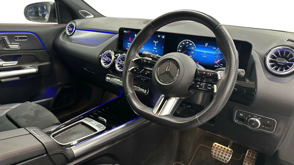 Mercedes-Benz GLA Class Gla 200 Exclusive Launch Edition LS73XUL White #3