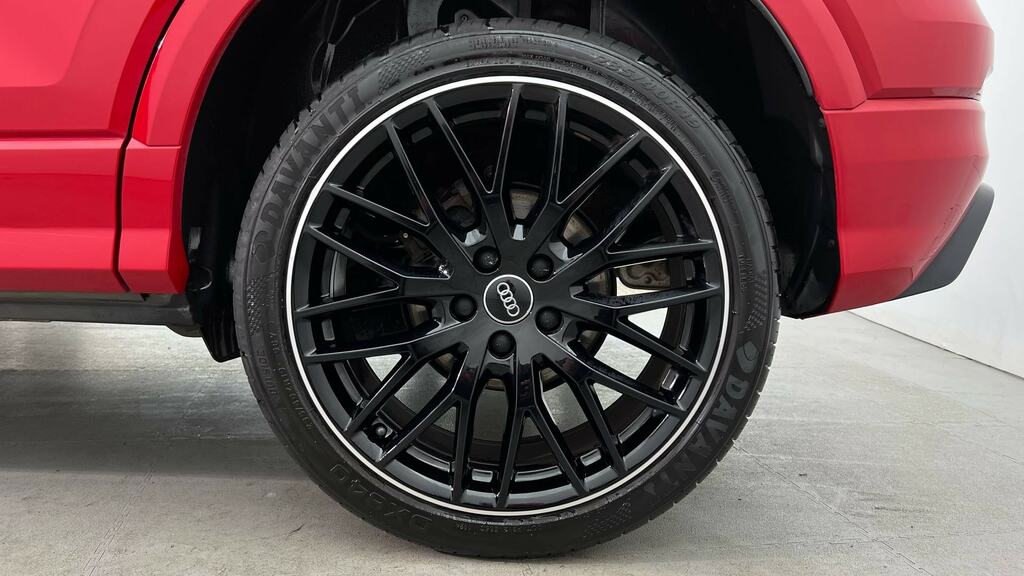 Audi Q2 30 Tdi Black Edition VK69NCY Red #5